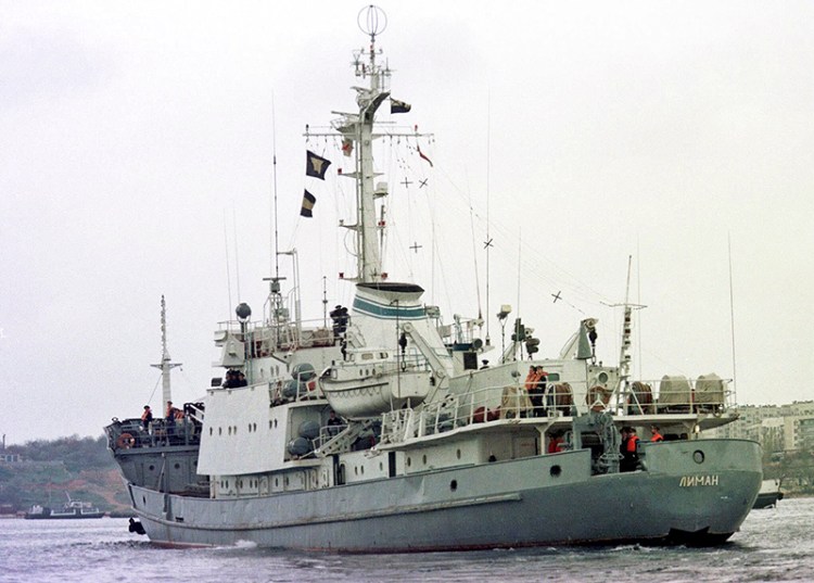 The Russian Navy reconnaissance frigate Liman leaves the Black Sea fleet's base at Sevastopol, Crimean peninsula, in 1999. 