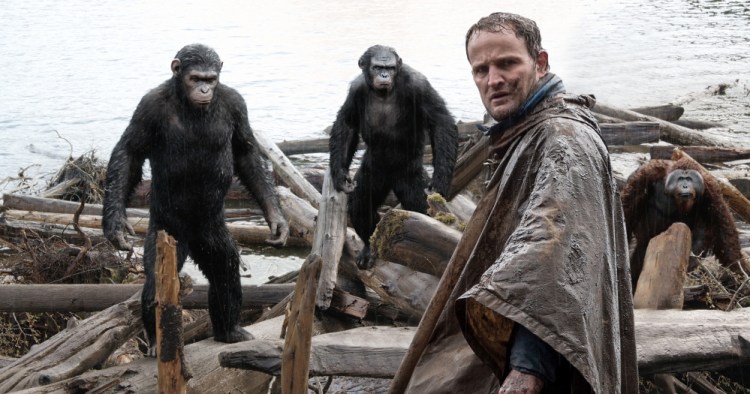 Malcolm (Jason Clarke) is followed by Caesar (Andy Serkis), Koba (Toby Kebbell) and Maurice (Karin Konoval) as he tries to make peace with the apes.