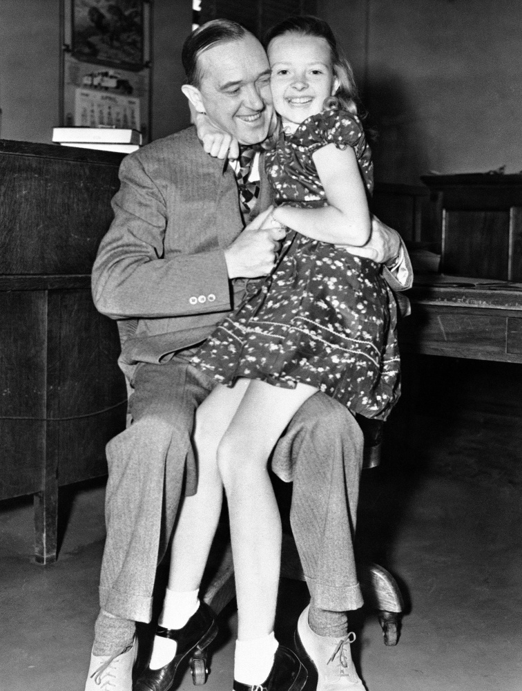 Lois Laurel Hawes, shown with her famous father In 1938, died Friday in Los Angeles at the age of 89.