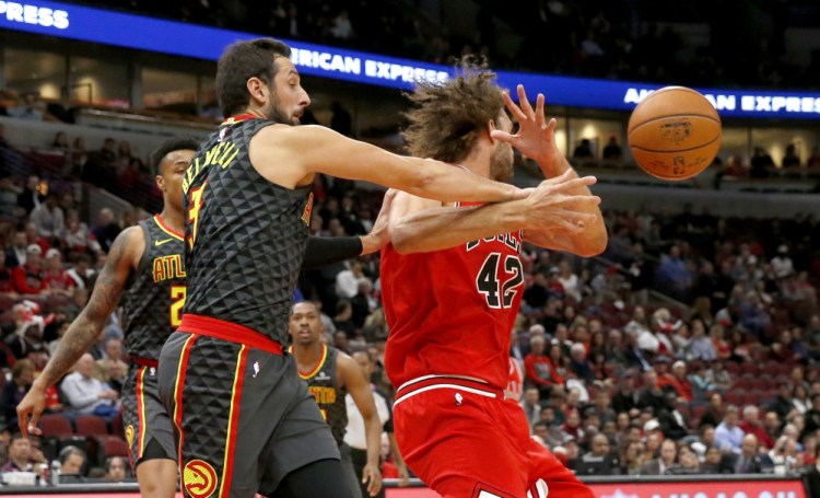 Atlanta guard Marco Belinelli, left, strips the ball from Chicago's Robin Lopez in the first half Thursday night in Chicago.