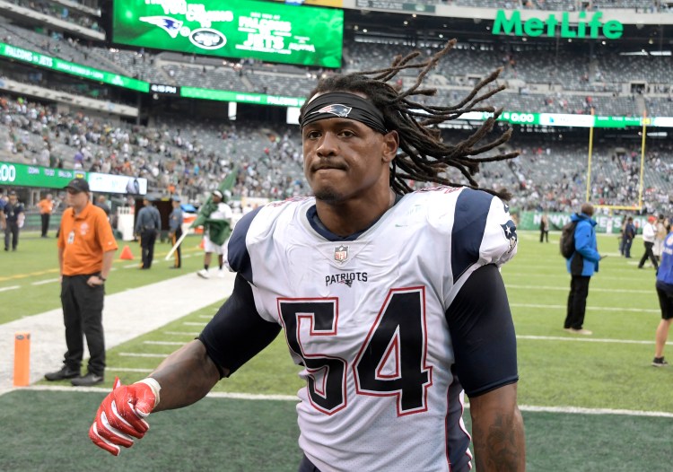 New England Patriots middle linebacker Dont'a Hightower walks off the field after the Patriots defeated the New York Jets 24-17 on Oct. 15, 2017.