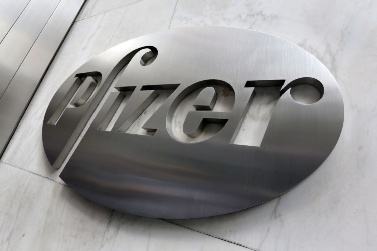 U.S. drugmaker Pfizer reported its fourth-quarter earnings at $12.27 million and issued a 2018 forecast.