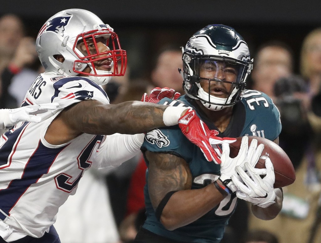 Philadelphia Eagles' Corey Clement, right, catches a touchdown pass in front of New England Patriots' Marquis Flowers during the second half of the NFL Super Bowl 52 football game Sunday, Feb. 4, 2018, in Minneapolis. (AP Photo/Jeff Roberson)