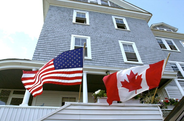 The Webfoot Inn in Ocean Park displays its welcome to Canadians in 2002.