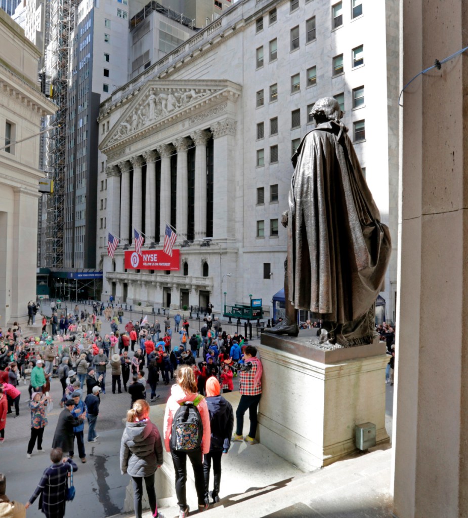 A statue of George Washington, on the steps of Federal Hall, overlooks the New York Stock Exchange.