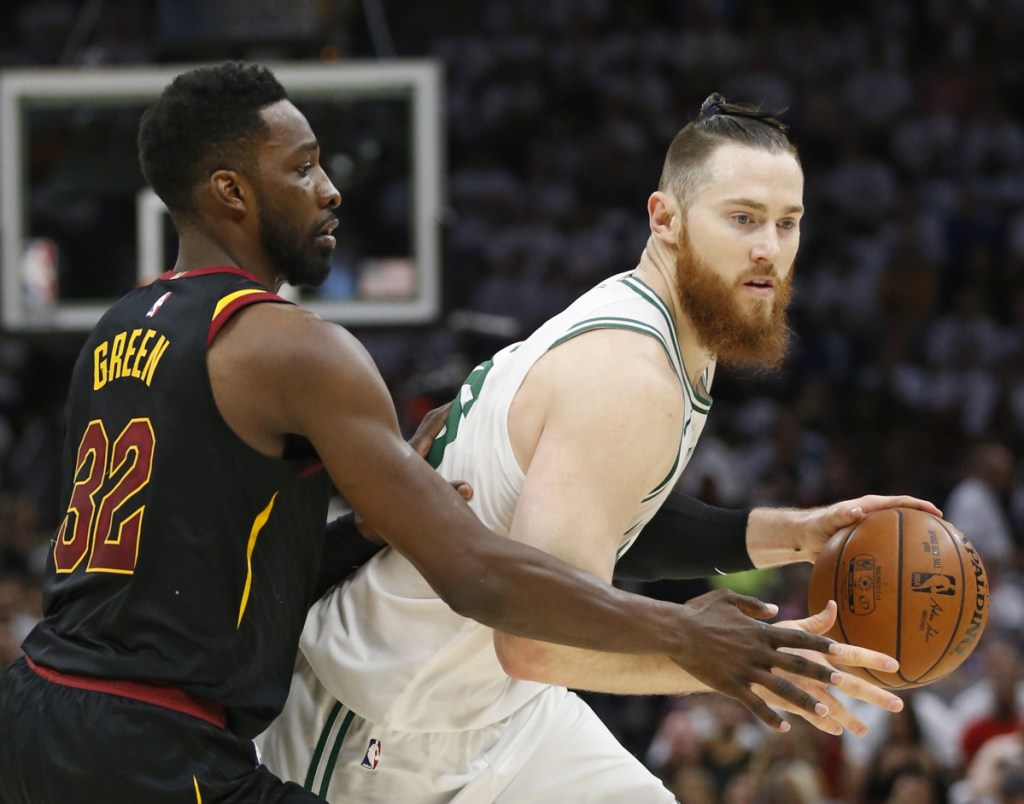 Aron Baynes, right, has reportedly agreeded to a two-year extension to remain with the Celtics.