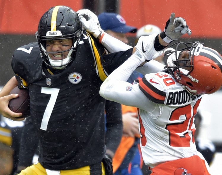 Steelers quarterback Ben Roethlisberger fends off Browns cornerback Briean Boddy-Calhoun while running for a first down Sunday during a season-opening 21-21 tie.