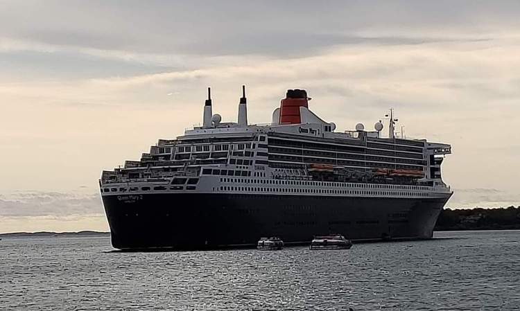The Queen Mary 2 anchored off the Rockland Breakwater on Tuesday. 