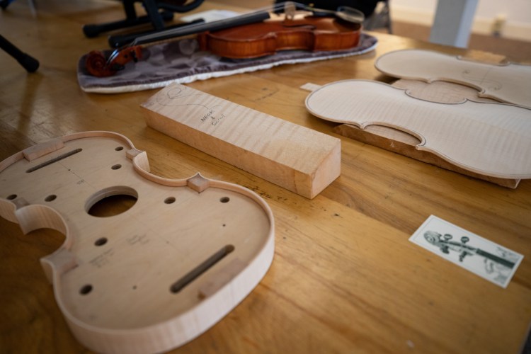 The annual Maine Luthiers Exhibition & Music Showcase attracts makers, musicians and fans.