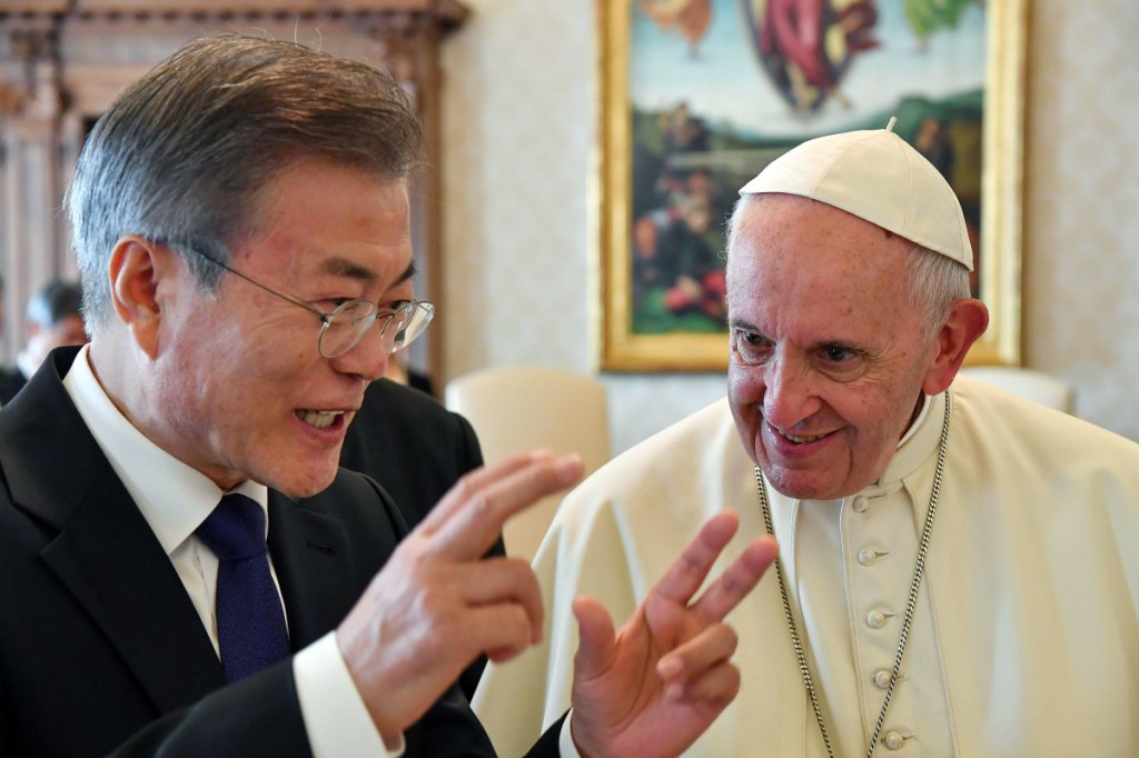 South Korean President Moon Jae-in talks with Pope Francis during their private audience at the Vatican on Thursday.