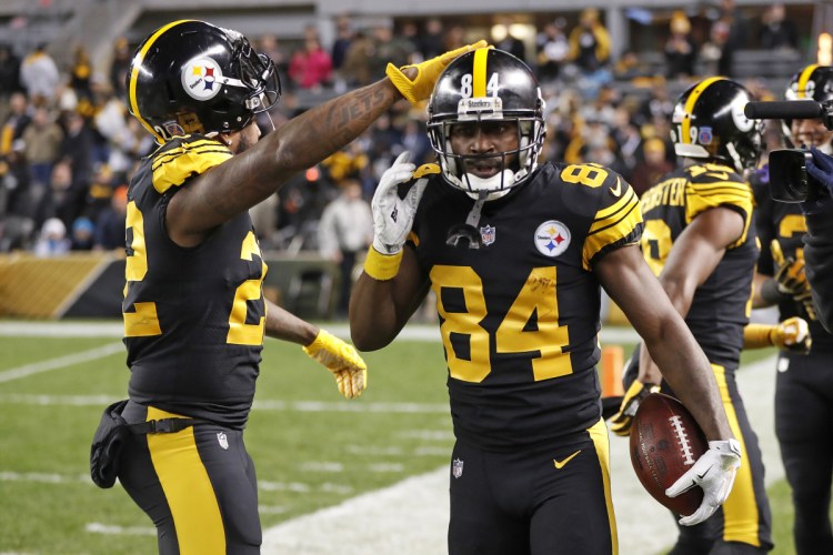 Pittsburgh Steelers wide receiver Antonio Brown celebrates his touchdown with Stevan Ridley, left, during the first half Thursday night.