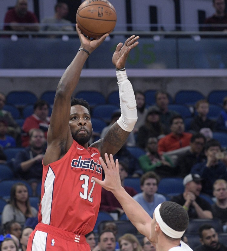 Wizards forward Jeff Green goes up for a shot against Orlando's Aaron Gordon during Washington's 95-91 win Friday night.