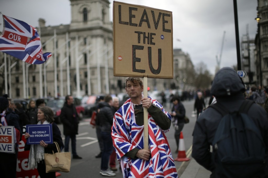 Pro-Brexit supporters make their feelings known outside Parliament on Wednesday. Inside, lawmakers voted to block the country from leaving the EU without a deal.