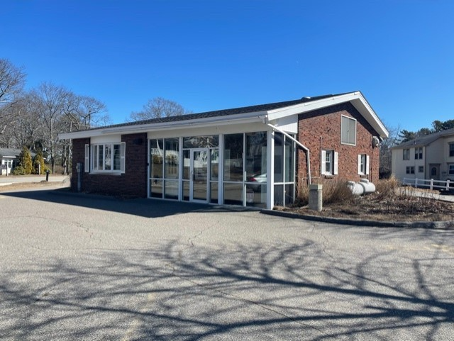 May 4, 2021: 1234 Shore Rd., Cape Elizabeth is offered for lease by Malone Commercial Brokers.