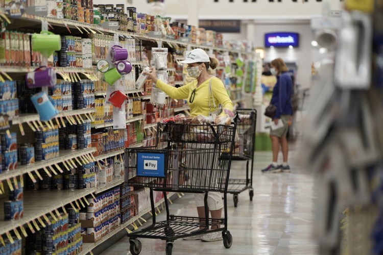 Customers in an Albertsons Cos. grocery store in San Diego, Calif., on June 22, 2020. MUST CREDIT: Bloomberg photo by v