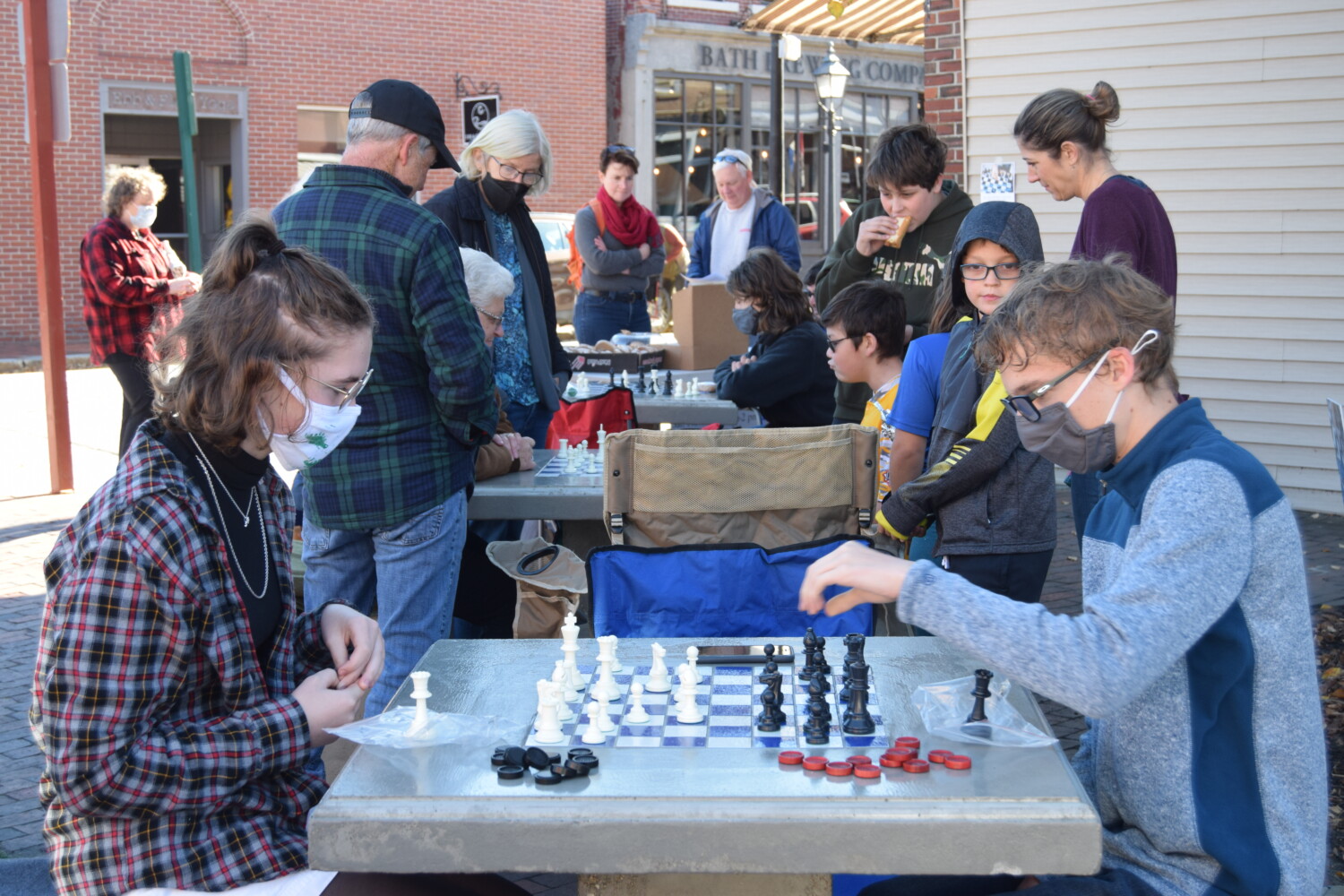 Chess master brings message to Quad-Cities