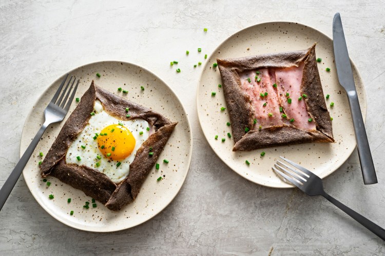 Buckwheat Crepes with Ham, Cheese and Egg (Galettes Complètes)