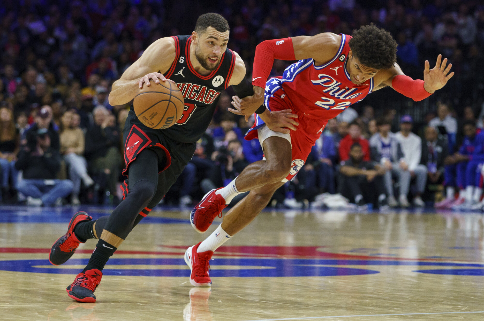Holiday helps shoot Sixers past Bulls