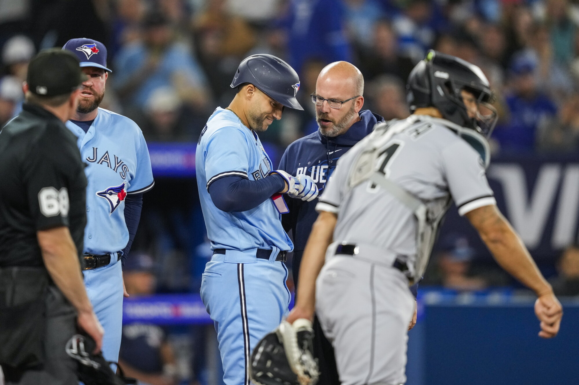 Bichette homers and Blue Jays top Royals 8-0