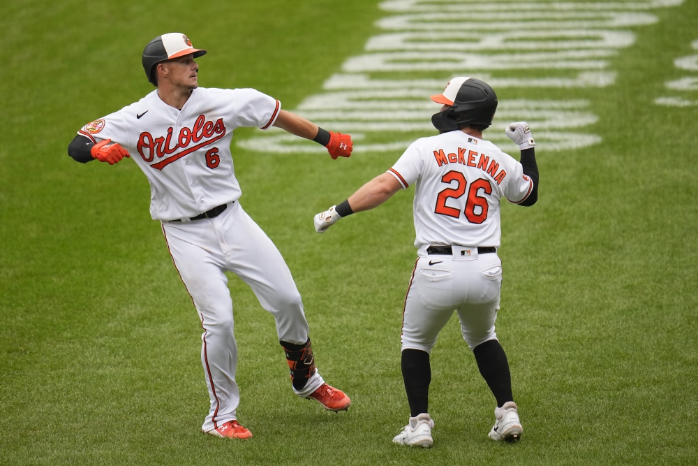 Two-run 10th inning pushes Orioles past Twins
