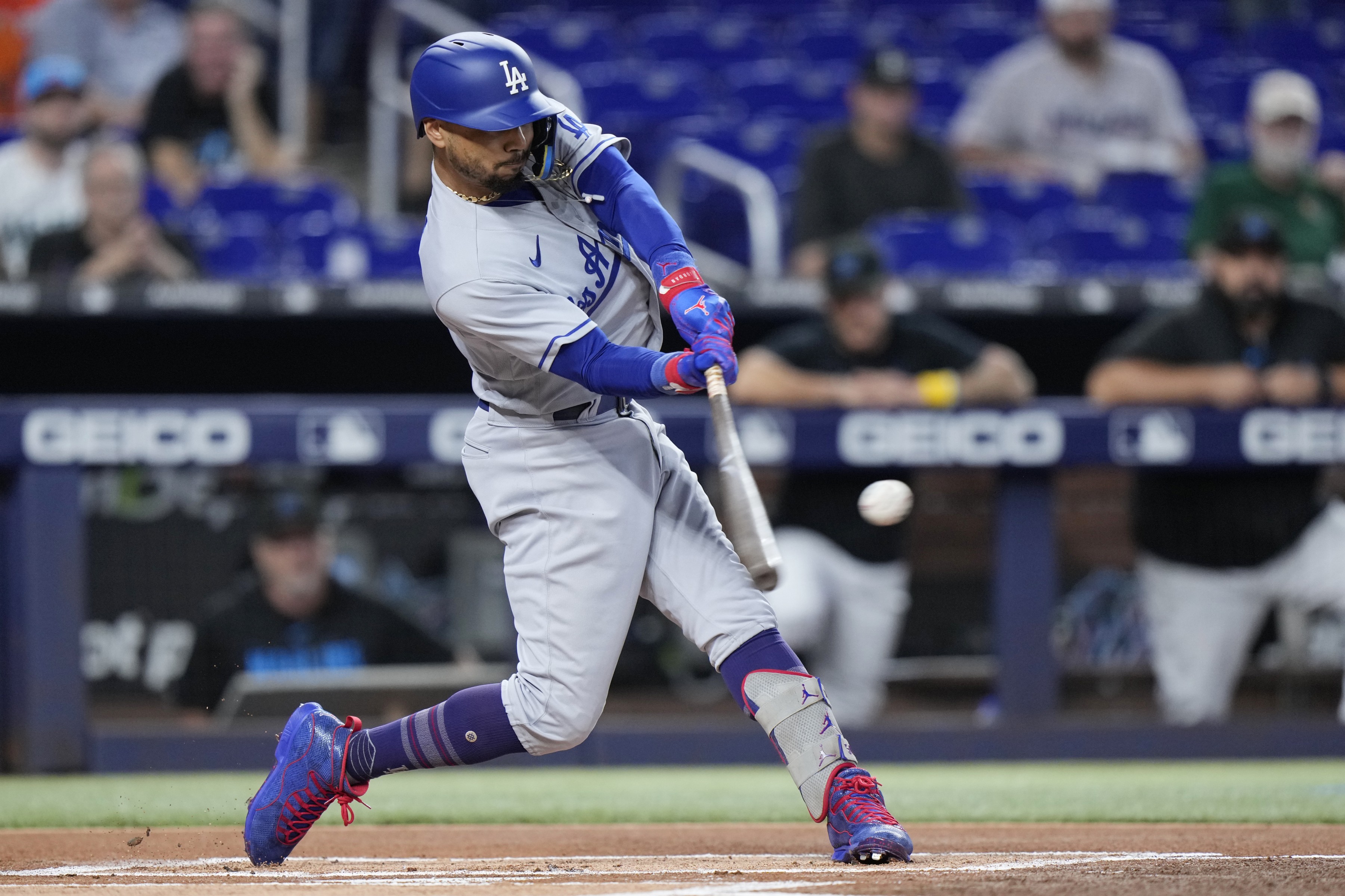 Dodgers activate Mookie Betts off injured list