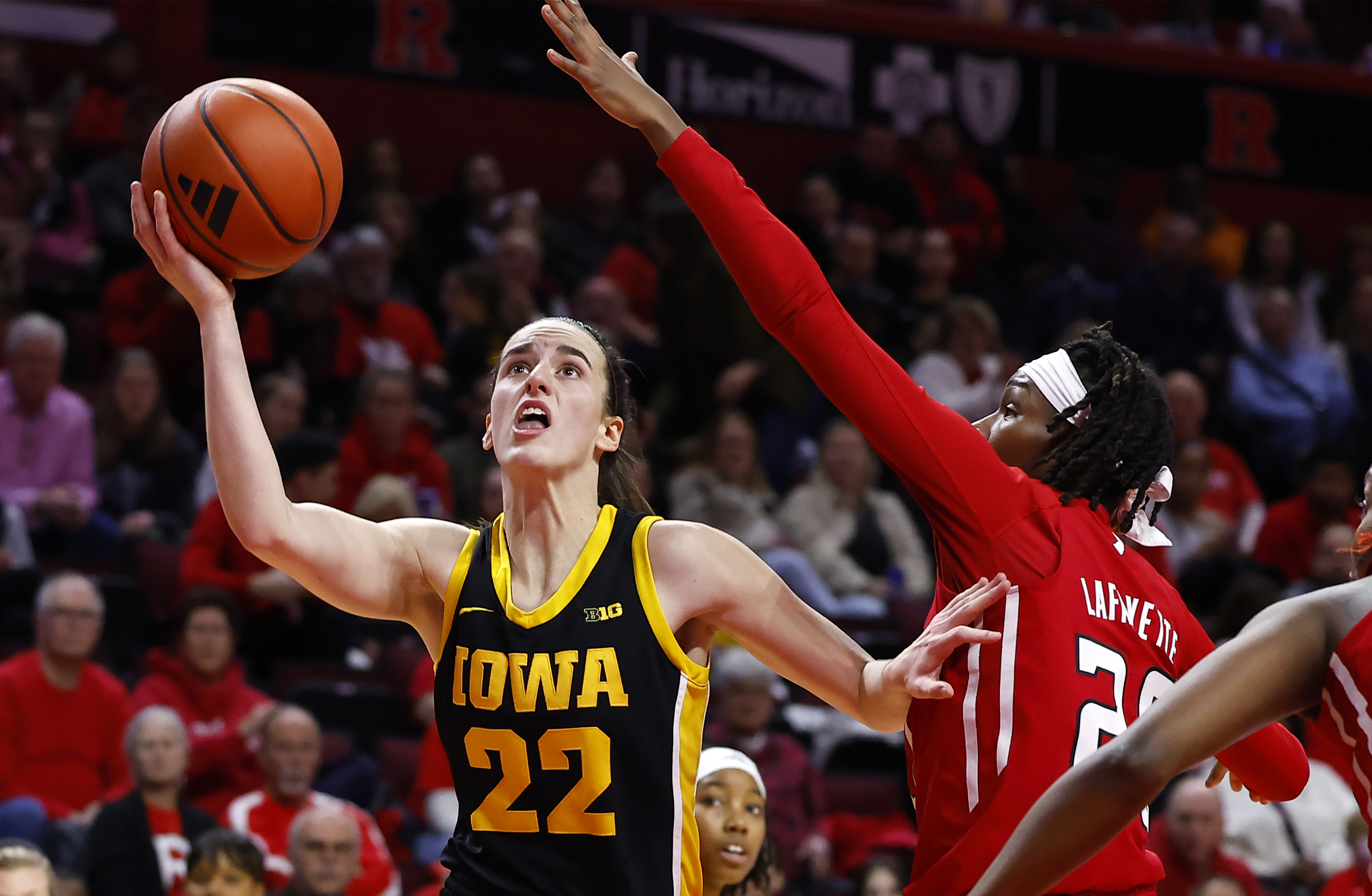 Friday's college roundup: Caitlin Clark scores 29 in Iowa's win over  Rutgers in women's basketball
